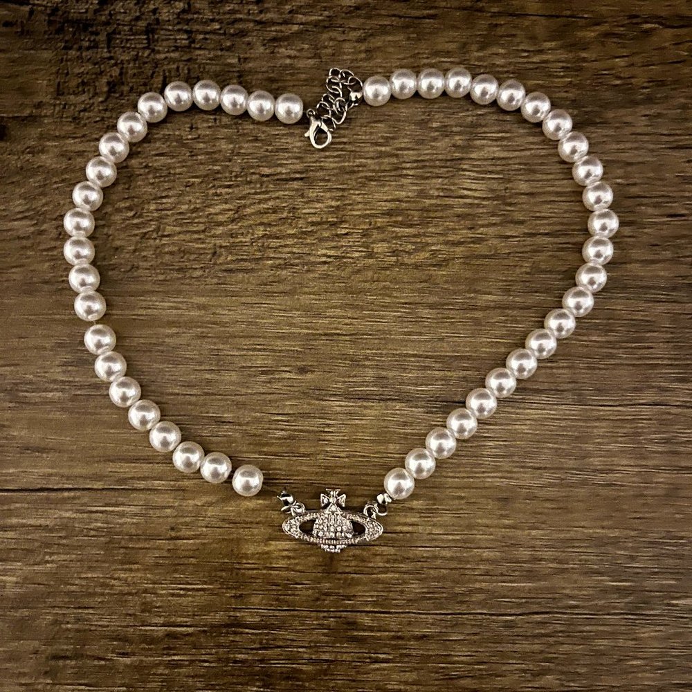 Vivienne Westwood Defect Pearl Necklace